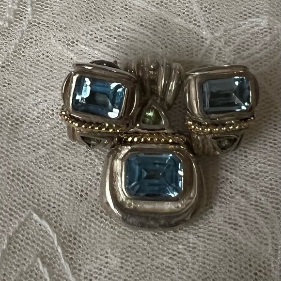 Jewelry - Pendant and earring set